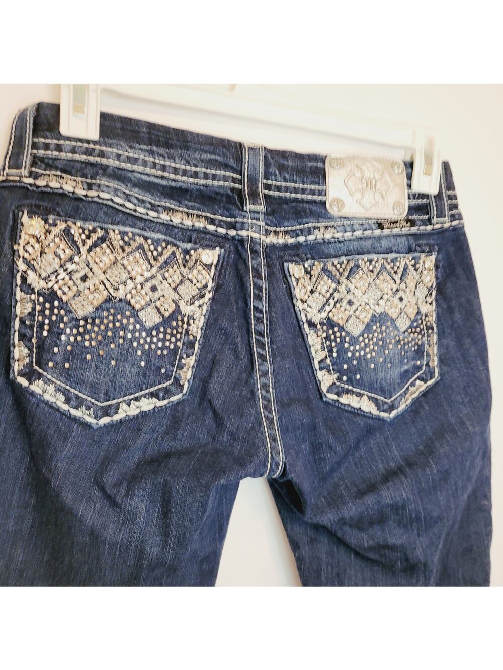 Miss Me womens sequin embroidered cropped midrise blue jean size 28